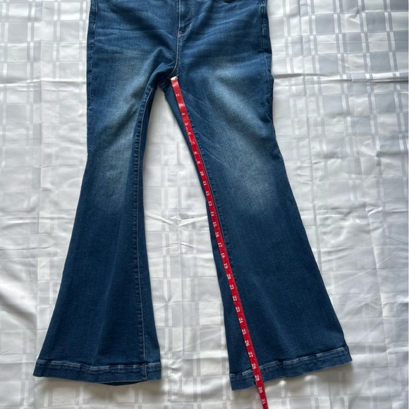 American Eagle Outfitters Super High-Waisted Flare Blue Jeans with Stretch - Picture 9 of 16